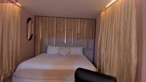 MARIA HERRERA  online show from December 2025 09:11:02 PM