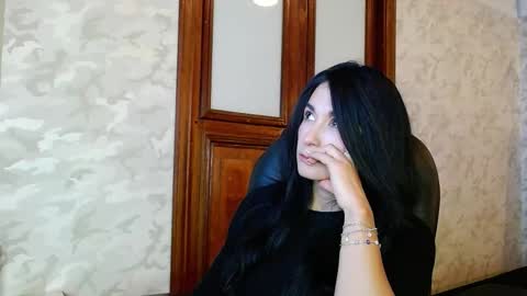 Mariana online show from December 2025 01:05:02 PM