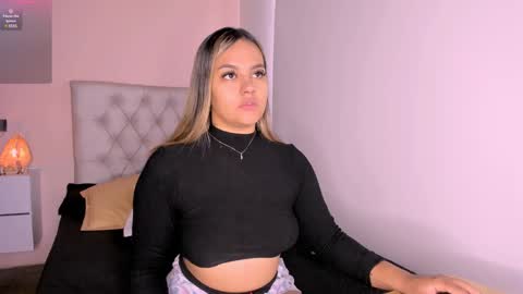 Mariana Roe online show from December 2024 03:57:01 PM