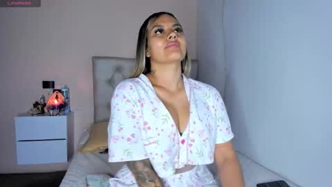 Mariana Roe online show from November 2025 01:37:01 AM