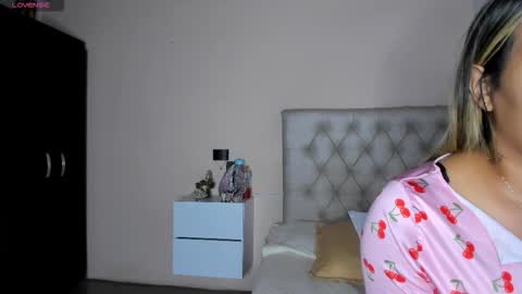 Mariana Roe online show from December 2025 01:00:01 AM