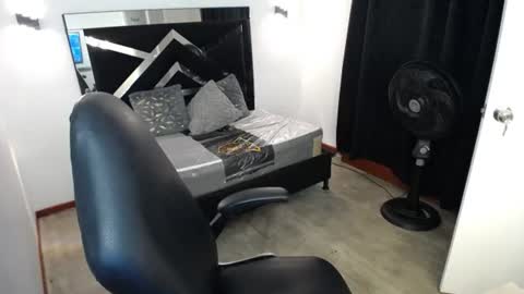 Snapshot of marianarojas_ chatting on June 2026 04:54:01 AM Mariana online show from June 2026 04:54:01 AM