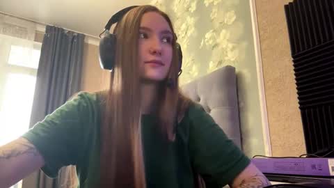 Snapshot of mariannekeetan chatting on November 2025 09:23:01 AM Aria online show from November 2025 09:23:01 AM