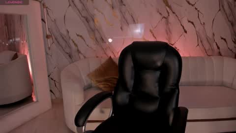 Marianne  online show from March 2026 08:37:01 PM