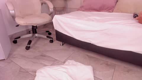 Maria Pettit online show from February 2025 03:21:01 PM