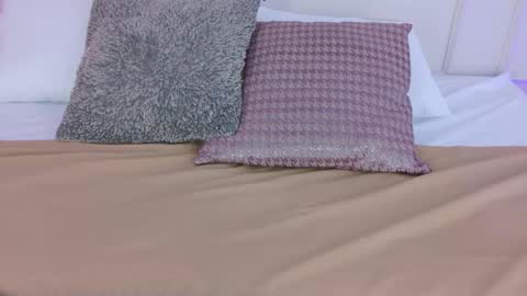 Maria Pettit online show from September 2025 12:15:02 PM