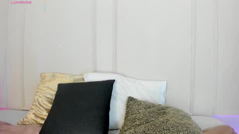 Maria Pettit online show from January 2026 12:00:01 PM