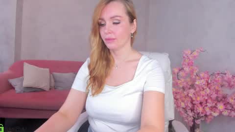 Snapshot of marie_hayes chatting on May 2026 01:46:01 AM marie_hayes online show from May 2026 01:46:01 AM