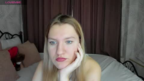Snapshot of mariel_brown chatting on December 2024 08:44:02 AM mariel_brown online show from December 2024 08:44:02 AM