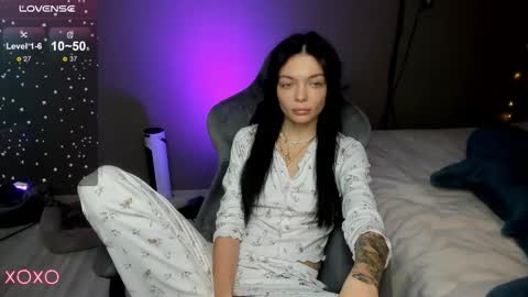 Snapshot of mariella__adams chatting on December 2025 01:57:02 AM Maria online show from December 2025 01:57:02 AM