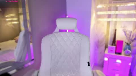 Snapshot of mariluu_ chatting on July 2026 02:00:01 PM Mariluu online show from July 2026 02:00:01 PM