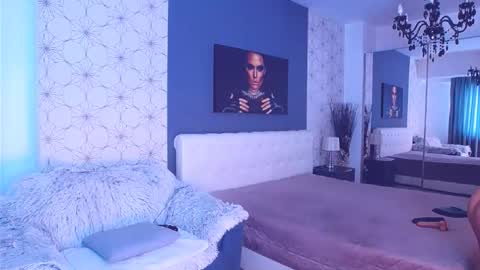 Mary Mais online show from December 2025 08:12:01 AM