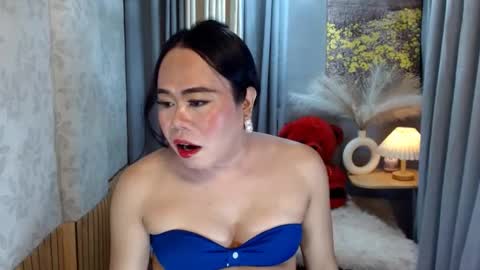 Snapshot of mariposa_911 chatting on April 2026 05:22:02 PM LEAH online show from April 2026 05:22:02 PM