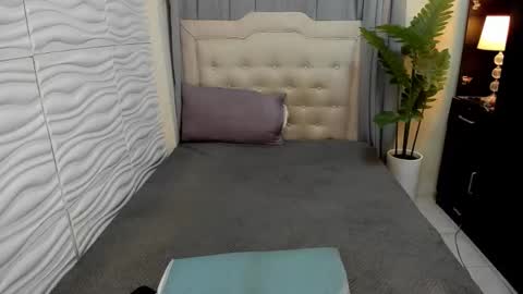 IM YOUR BABE GIRL LYCA online show from October 2025 01:43:02 PM