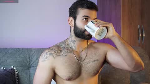 Mark online show from November 2025 09:50:02 PM