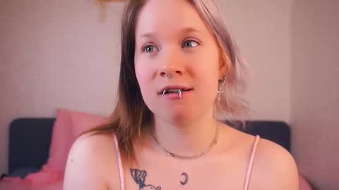 Kira and Evia online show from November 2025 07:33:02 AM