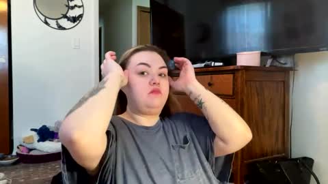 maroon_moon online show from February 2025 04:59:02 PM