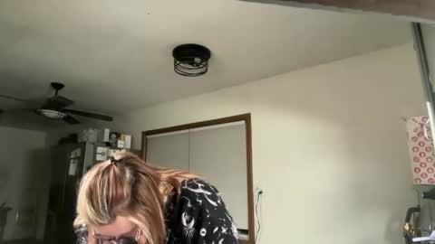 maroon_moon online show from November 2025 11:54:01 PM