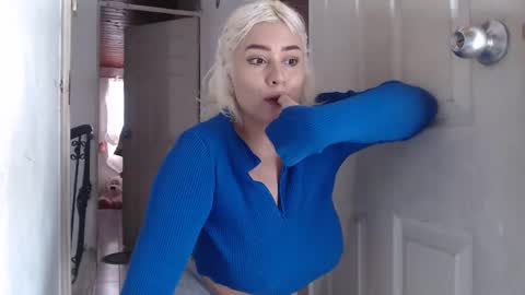 Marshmellouw online show from January 2025 07:48:02 PM