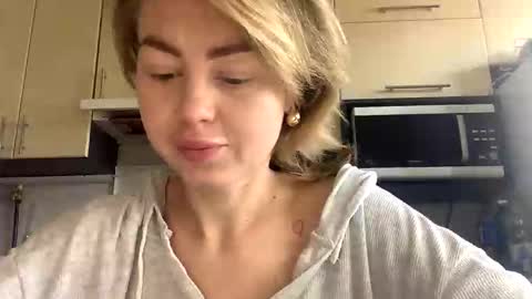 Snapshot of martaluna_ chatting on October 2025 08:09:01 AM Marta online show from October 2025 08:09:01 AM