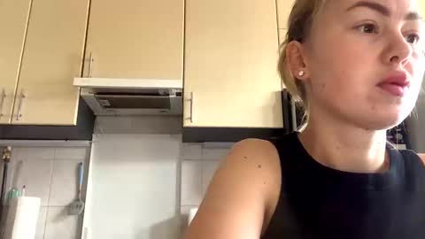 Snapshot of martaluna_ chatting on October 2025 07:10:02 AM Marta online show from October 2025 07:10:02 AM