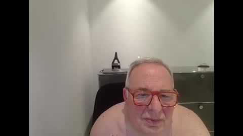 martin_1947 online show from December 2024 09:53:02 PM