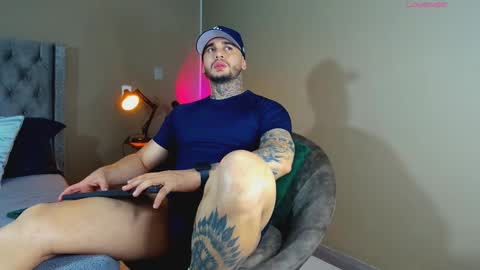 Snapshot of martin_colby05 chatting on October 2025 09:13:02 PM ONLYFANS Sotoandres modelo independiente online show from October 2025 09:13:02 PM