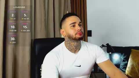 Snapshot of martin_colby05 chatting on June 2026 11:35:02 PM ONLYFANS Sotoandres modelo independiente online show from June 2026 11:35:02 PM