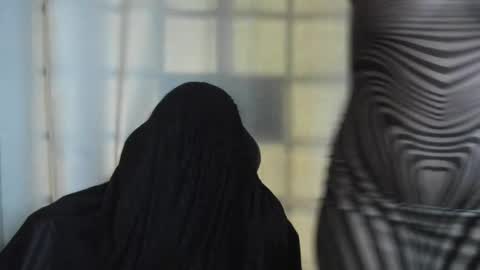 Laura online show from March 2025 08:00:01 PM