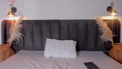 Laura online show from October 2025 09:47:02 PM