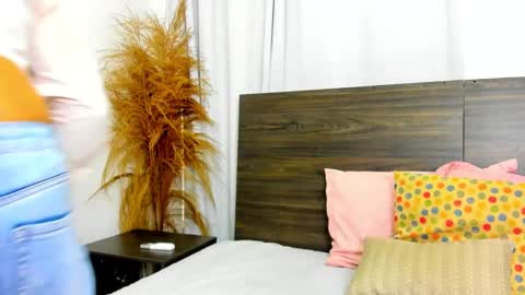 martina mIIler online show from February 2025 12:49:01 PM