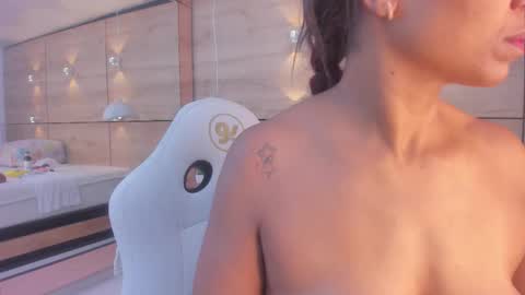 martina touss  online show from December 2025 12:31:02 PM