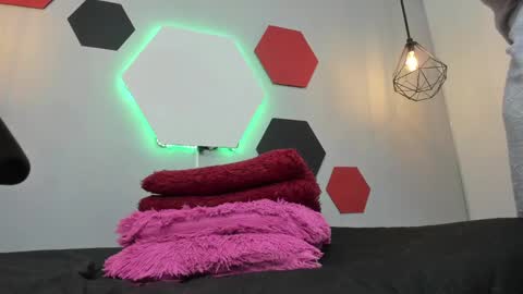 Snapshot of martinaclark chatting on December 2024 07:50:02 AM Martina online show from December 2024 07:50:02 AM