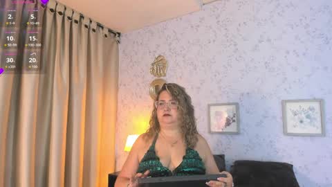 Snapshot of martinacurvy_ chatting on May 2026 11:17:01 AM Martina Caicedo online show from May 2026 11:17:01 AM