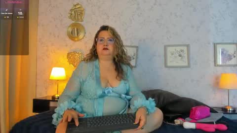 Snapshot of martinacurvy_ chatting on June 2026 10:43:02 AM Martina Caicedo online show from June 2026 10:43:02 AM