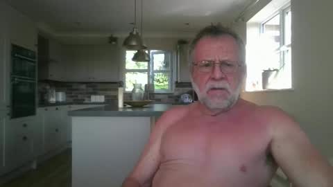 Snapshot of martinrgbxxxx chatting on May 2026 08:40:02 AM martinrgbxxxx online show from May 2026 08:40:02 AM