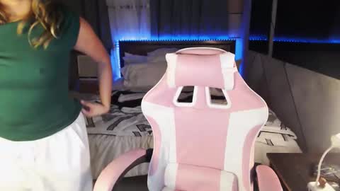 froxxy online show from March 2026 02:33:01 PM