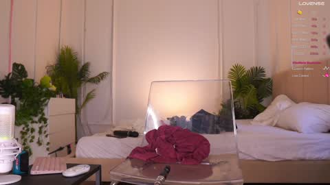 Snapshot of mary_lise chatting on February 2026 09:57:01 AM Caroline qeeentease - ints qeentease - twitter online show from February 2026 09:57:01 AM