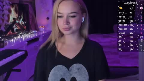 Mary online show from March 2025 11:03:02 PM