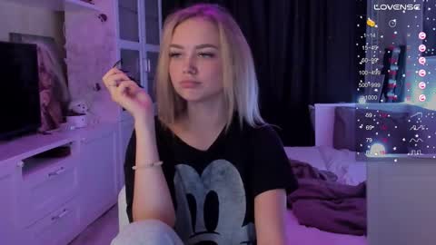 Mary online show from September 2025 08:33:02 PM