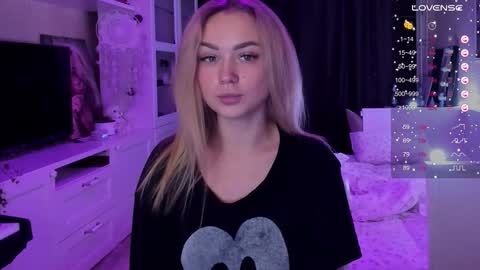 Mary online show from October 2025 09:45:02 PM