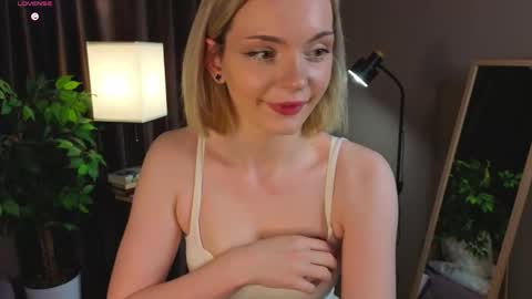 Snapshot of marycalder chatting on April 2026 01:14:01 AM Mary online show from April 2026 01:14:01 AM