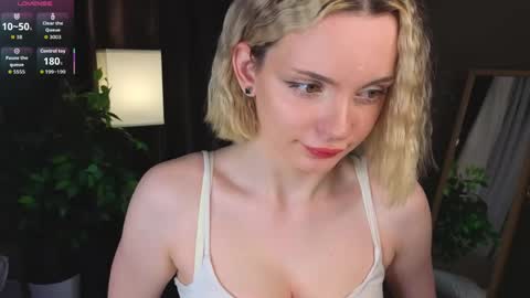 Snapshot of marycalder chatting on April 2026 01:21:01 AM Mary online show from April 2026 01:21:01 AM