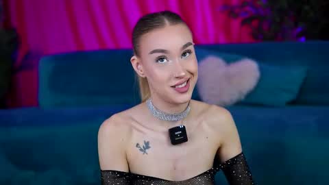 Snapshot of maryj_watson chatting on October 2025 06:08:02 PM Marry Jane online show from October 2025 06:08:02 PM