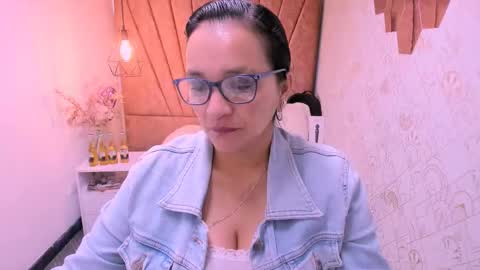 Snapshot of marylinmilf chatting on September 2025 07:48:01 PM Marylin online show from September 2025 07:48:01 PM