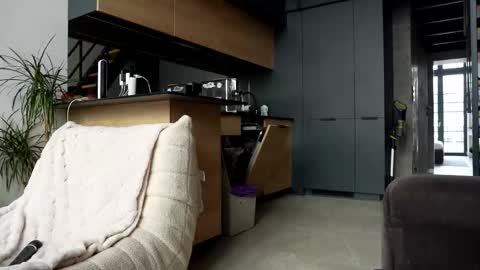 Marina online show from November 2025 10:52:02 AM