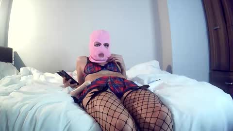 Snapshot of maskedmaeve chatting on October 2025 05:24:02 PM Masked Maeve online show from October 2025 05:24:02 PM