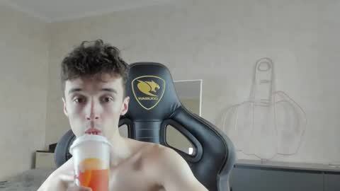 Snapshot of mason_warhol chatting on October 2025 01:32:01 PM Mason online show from October 2025 01:32:01 PM