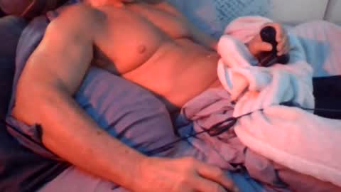 Snapshot of massageartist chatting on July 2026 01:04:01 PM HappyZending online show from July 2026 01:04:01 PM