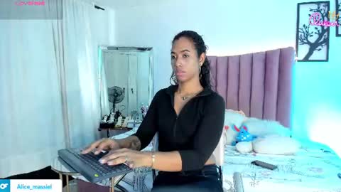 massielhot online show from July 2026 08:00:02 PM